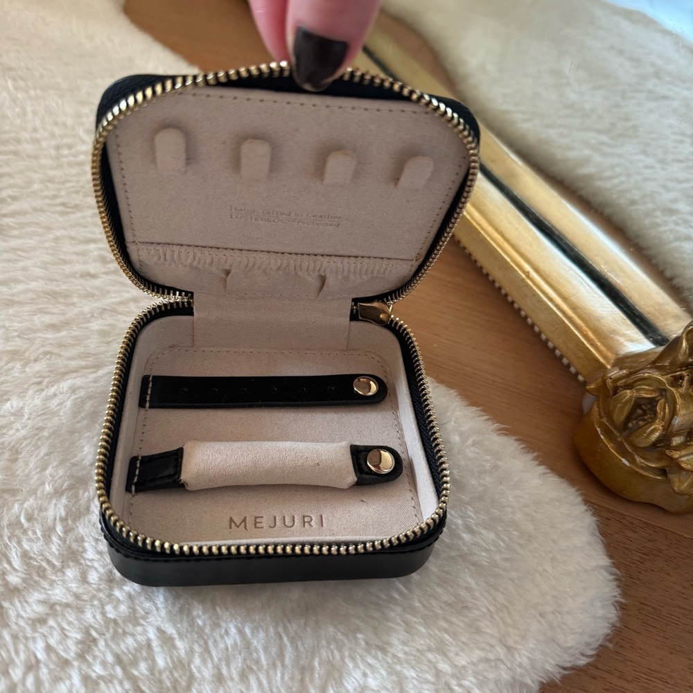 Mejuri Travel Jewelry Case Black Leather